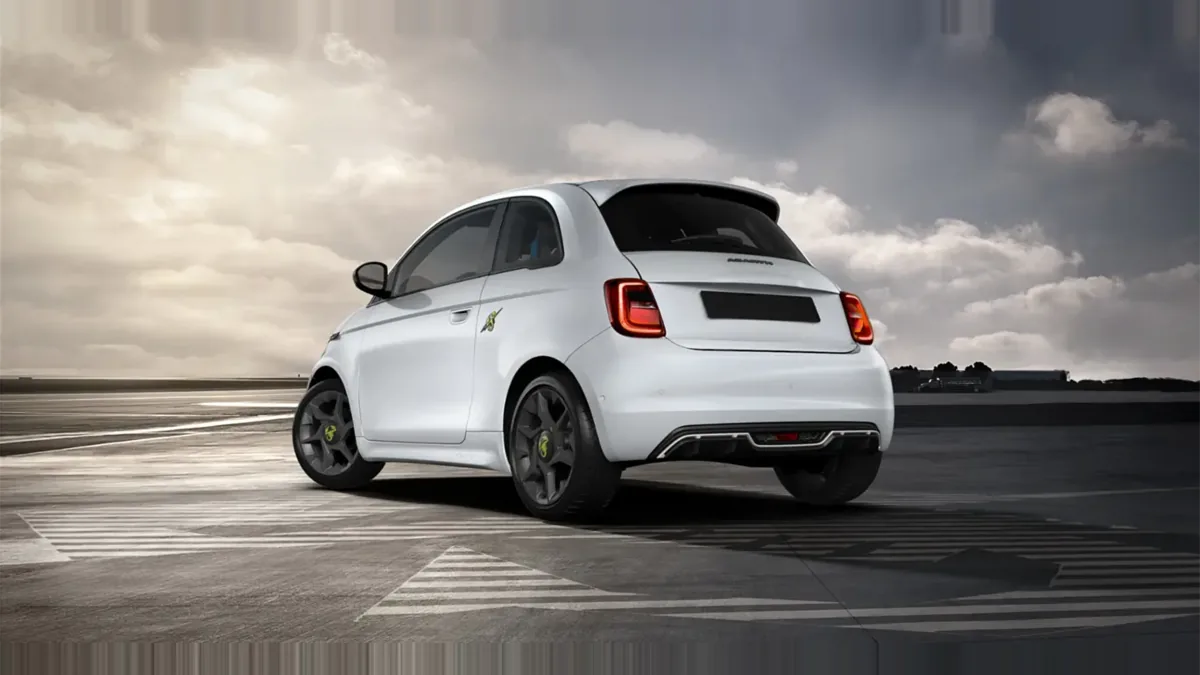 Abarth 500e 42kWh en renting en Málaga — Trasera