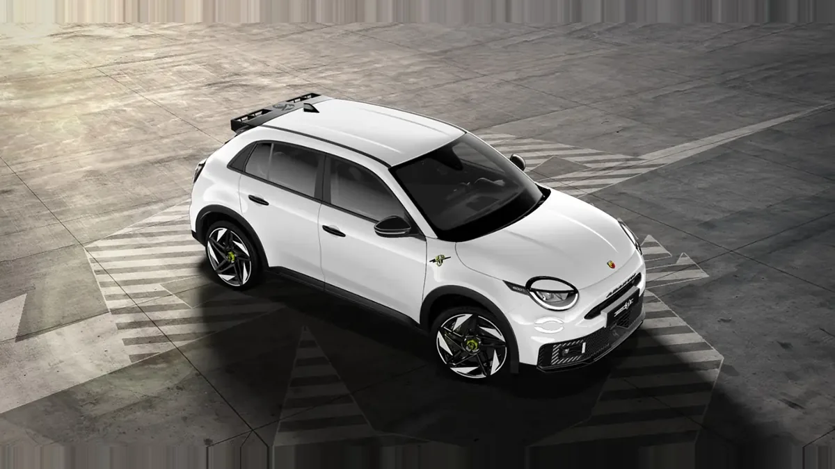 Abarth 600e Turismo en renting en Málaga — Lateral