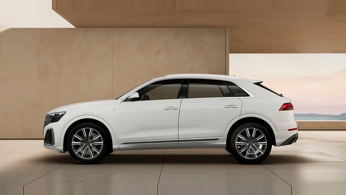 Audi Q8 SUV S line 45 TDI Quattro Tiptronic en renting en Málaga — Lateral