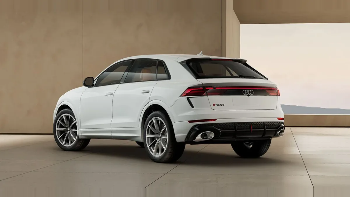 Audi RS Q8 441kW TipTronic en renting en Málaga — Trasera