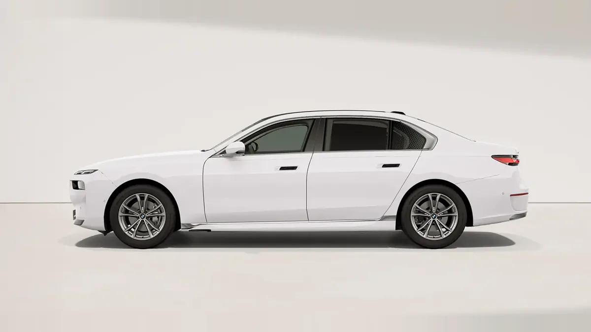 BMW Serie 7 740d xDrive en renting en Málaga — Lateral