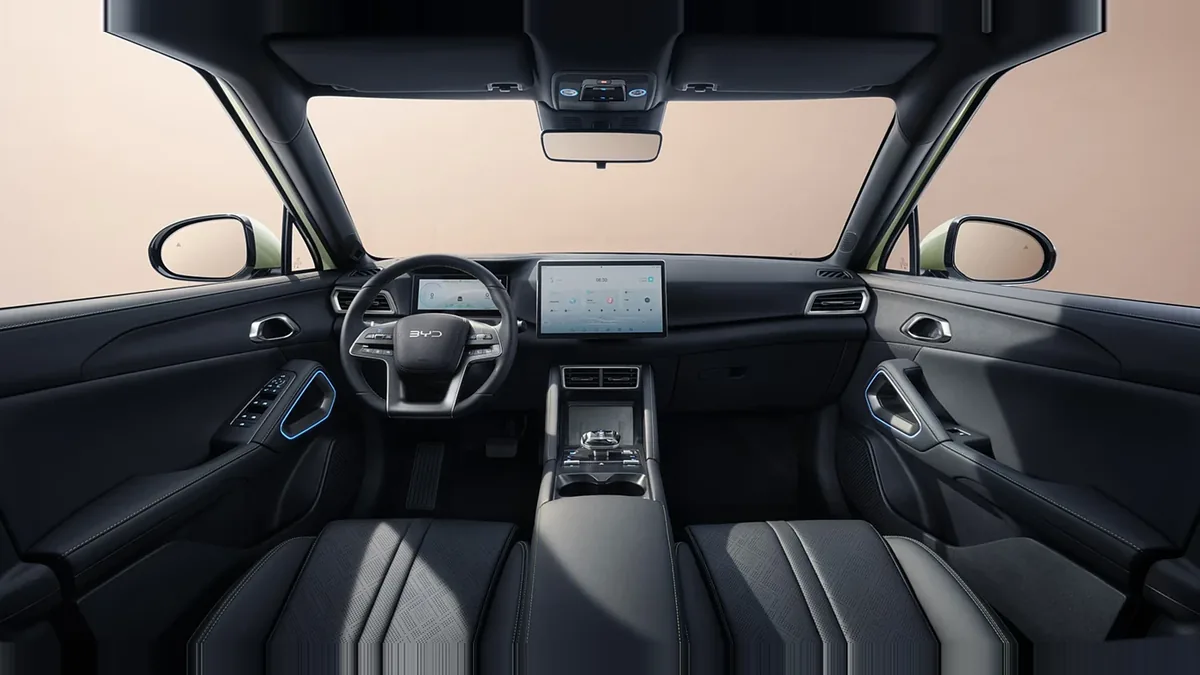 BYD Atto 2 DM-i Boost 156kW en renting en Málaga — Delantera