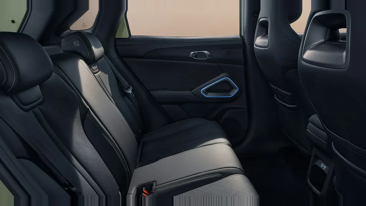BYD Atto 2 DM-i Boost 156kW en renting en Málaga — vista 6