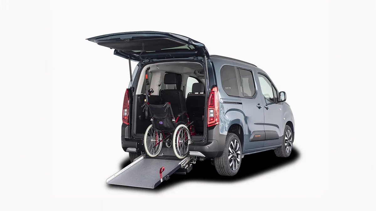 Citroën Berlingo Talla M BlueHDi 100 YOU L1 N1 Adaptado en renting en Málaga — Lateral