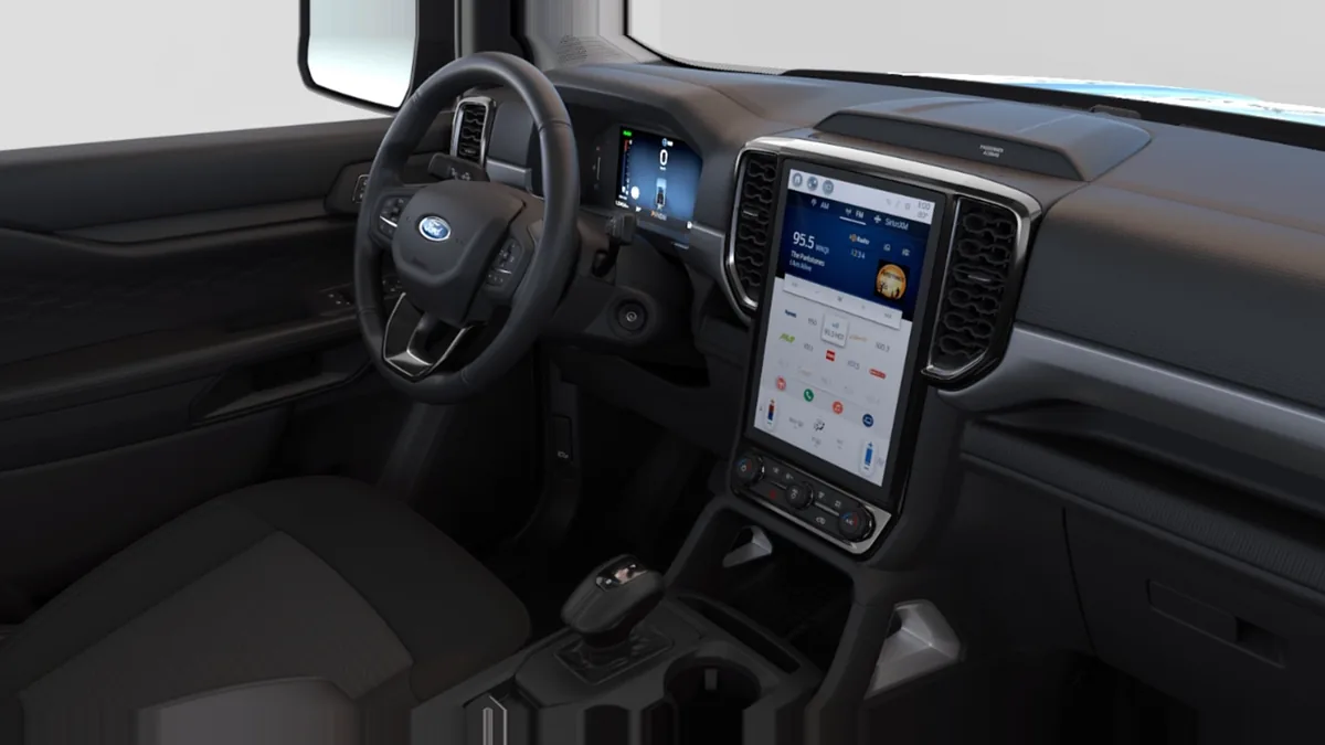 Ford Ranger XLT Doble Cabina 2.3 TVCT PHEV 280CV Automática II en renting en Málaga — Interior