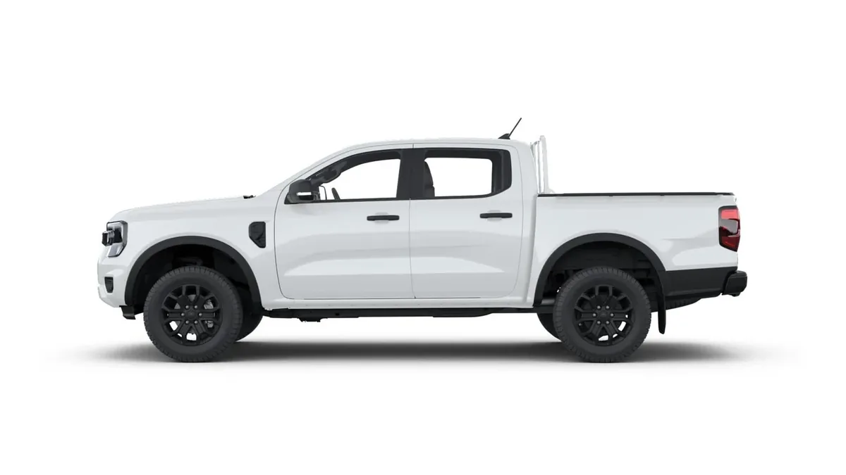 Ford Ranger XLT Doble Cabina 3.0 EcoBlue 240CV en renting en Málaga — Lateral