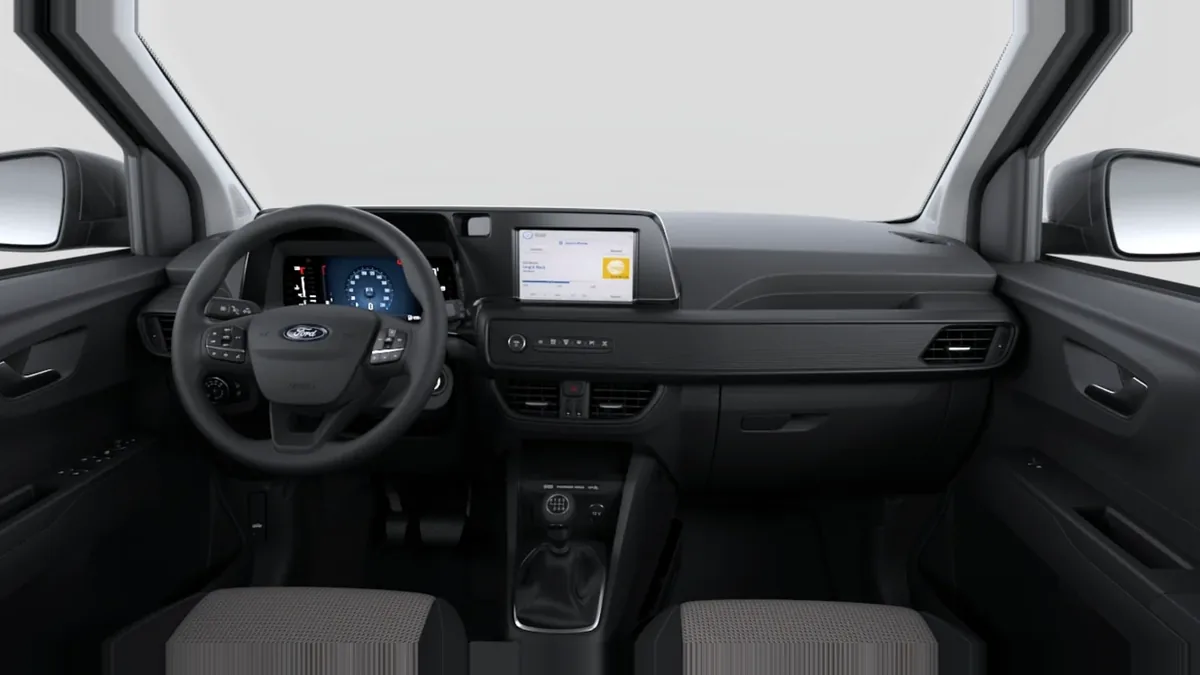 Ford TOURNEO COURIER KOMBI ECOBOOST 1.0 125CV en renting en Málaga — Delantera