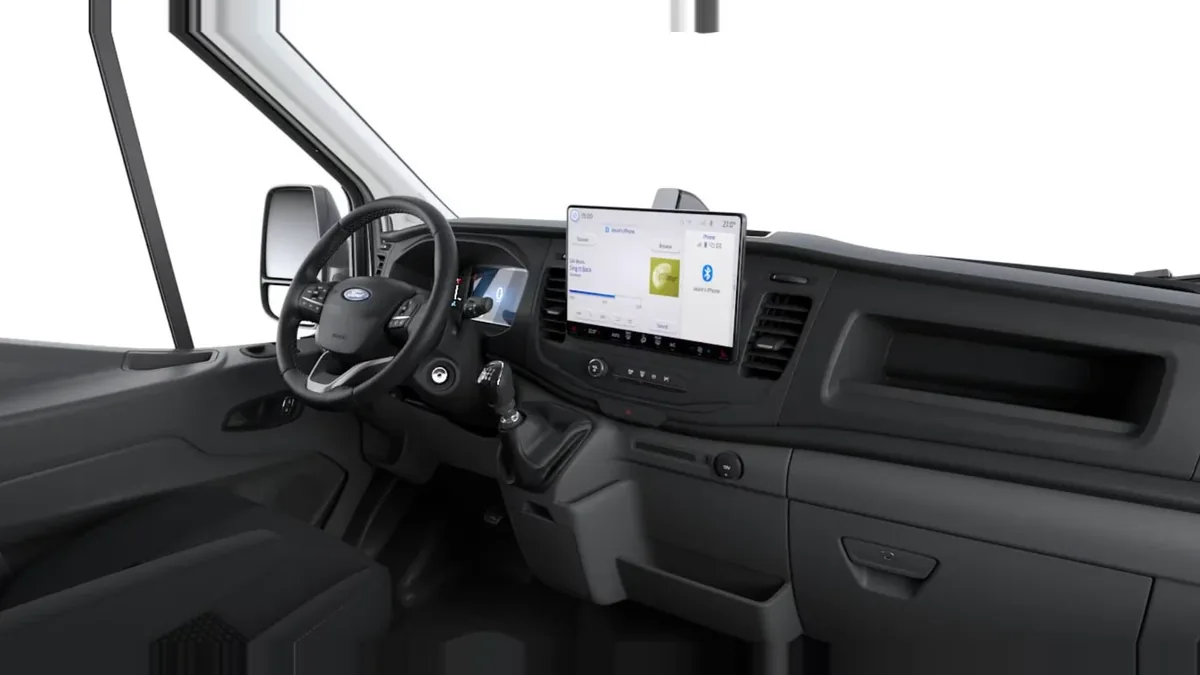 Ford TRANSIT 350 L2 Trend N1 EcoBlue 96kW FWD en renting en Málaga — Delantera