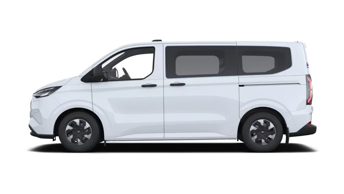 Ford TRANSIT CUSTOM  Kombi BEV 83kWh 100kW 340 L1 Trend en renting en Málaga — Lateral