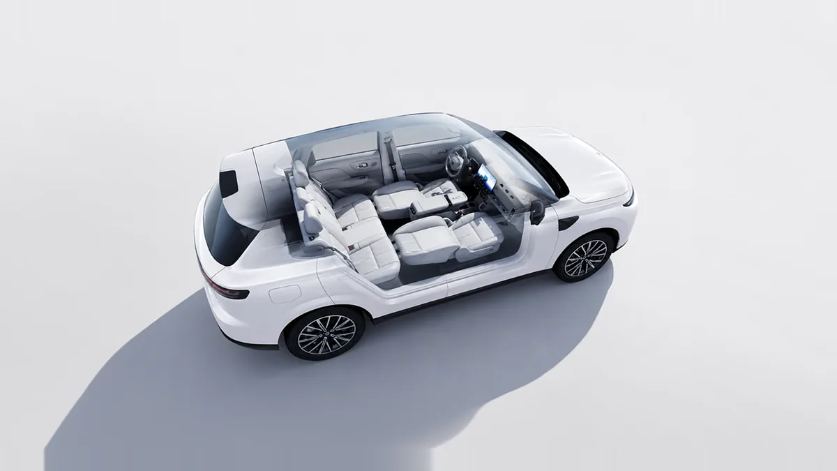 Leapmotor B10 REEV 18.8 kWh Life AT en renting en Málaga — Trasera