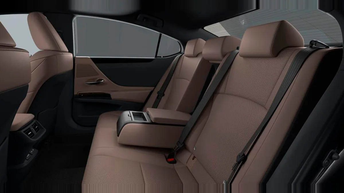 Lexus ES 2.5 300h Premium en renting en Málaga — vista 6