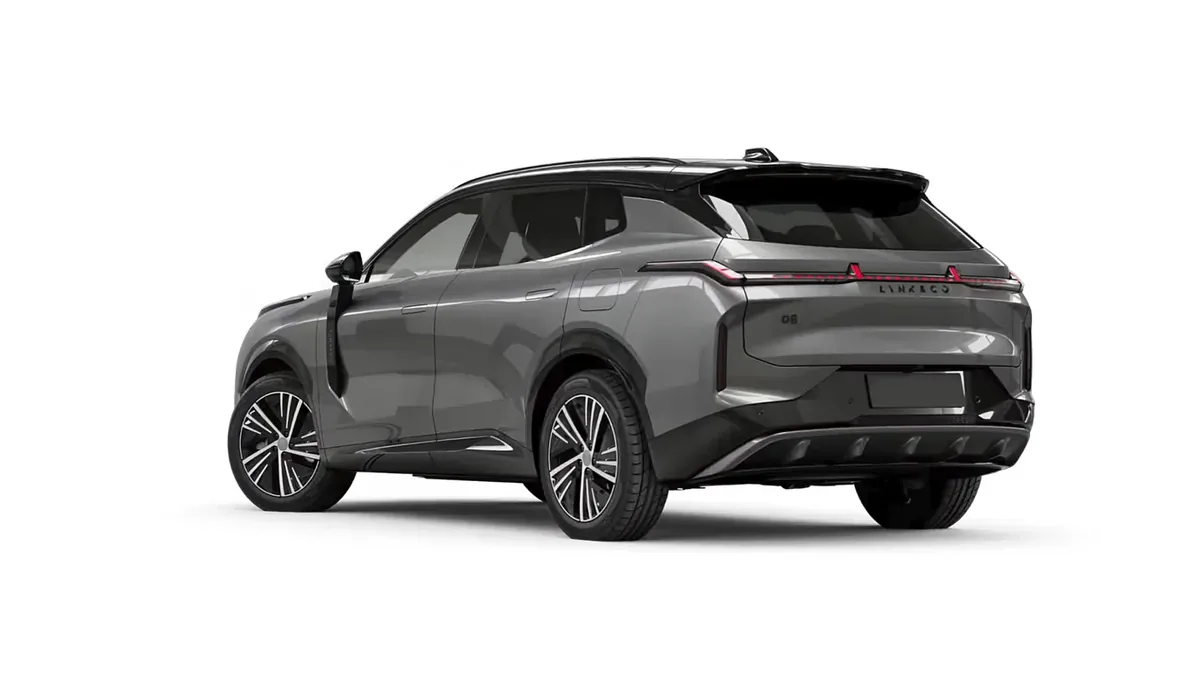 Lynk & Co 08 1.5 PHEV Core en renting en Málaga — Trasera