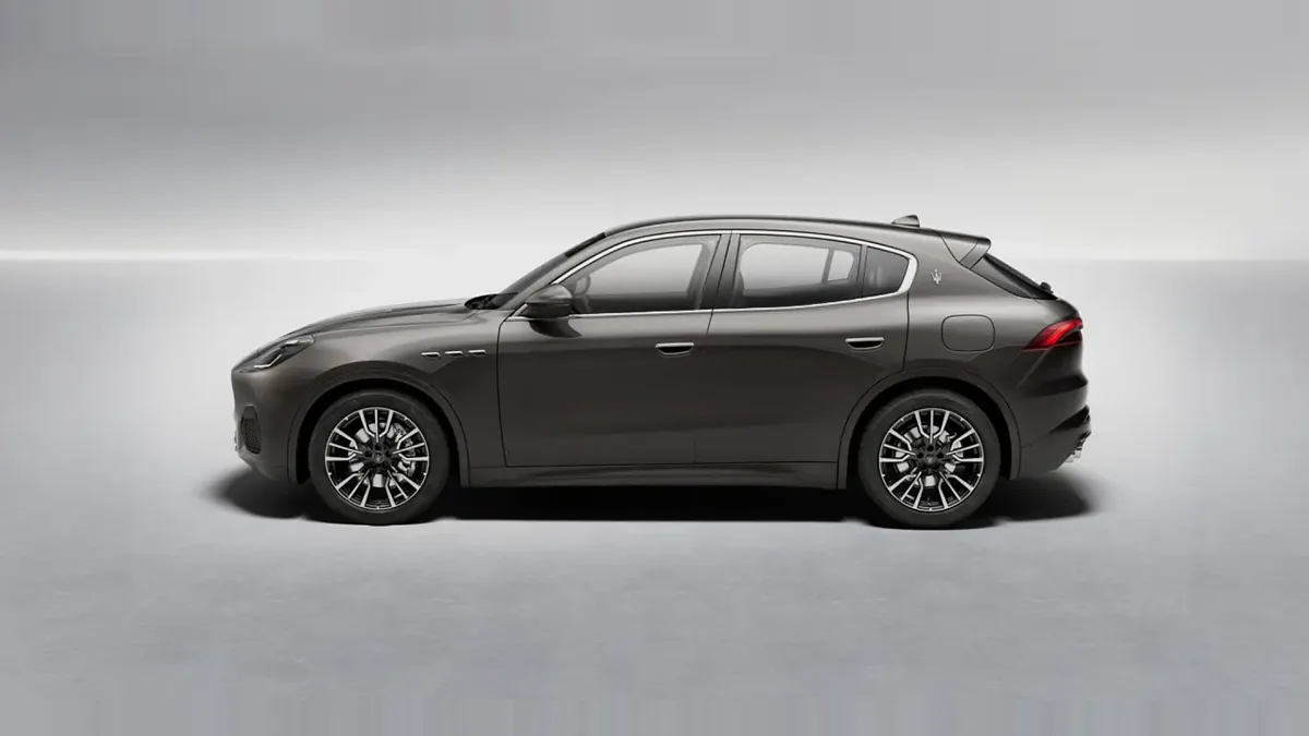 Maserati Grecale L4 MHEV 300CV AWD en renting en Málaga — Trasera