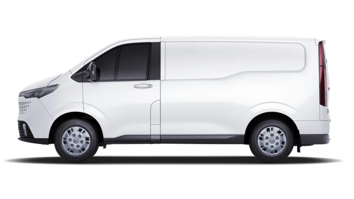 Maxus Deliver 7 Furgón 2.0D L2H1 150 (MERCANCÍAS TERCEROS) en renting en Málaga — Trasera