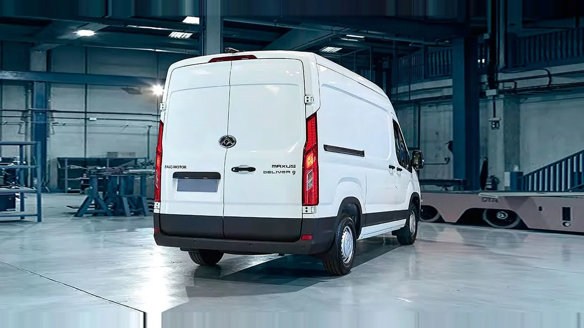 Maxus Deliver 9 Furgón 2.0D L3H2 150 (MERCANCÍAS PROPIAS) en renting en Málaga — Delantera