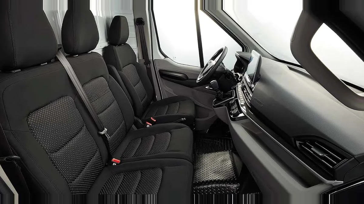 Maxus Deliver 9 Furgón 2.0D L3H2 150 (MERCANCÍAS TERCEROS) en renting en Málaga — vista 6