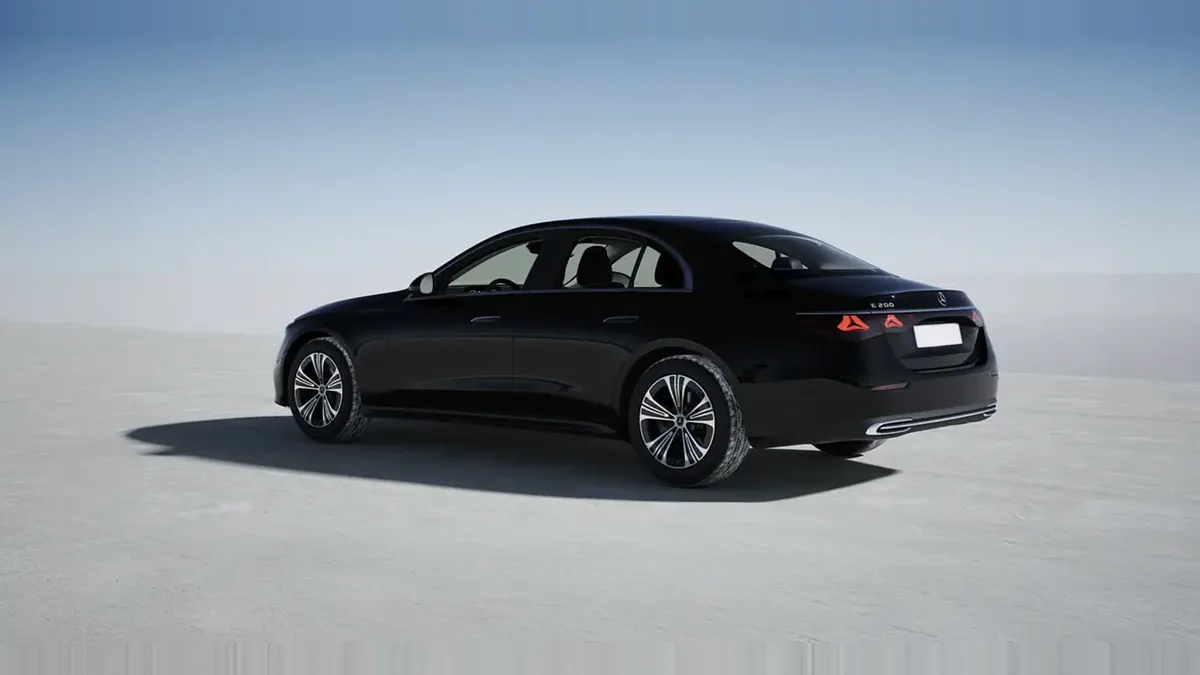 Mercedes-Benz Clase E 200 en renting en Málaga — Trasera