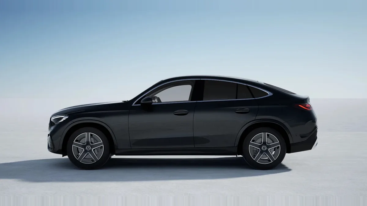 Mercedes-Benz GLC Coupé 300 e 4MATIC en renting en Málaga — Lateral