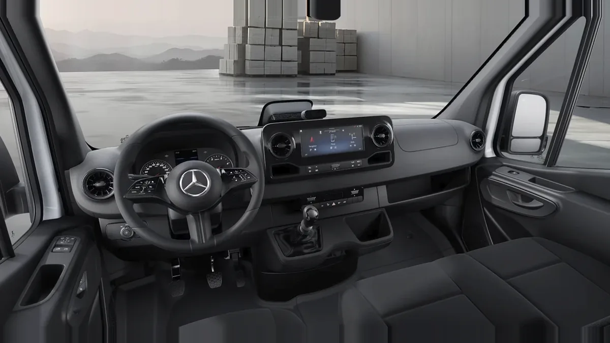 Mercedes-Benz Sprinter 315 CDI Medio Pro en renting en Málaga — Delantera
