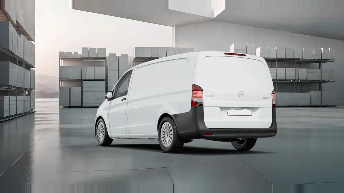 Mercedes-Benz Vito 110CDI 75kW Furgón Pro Larga en renting en Málaga — Trasera