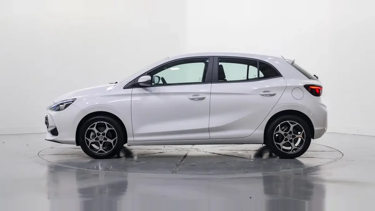 MG 3 Hybrid+ Business en renting en Málaga — Lateral