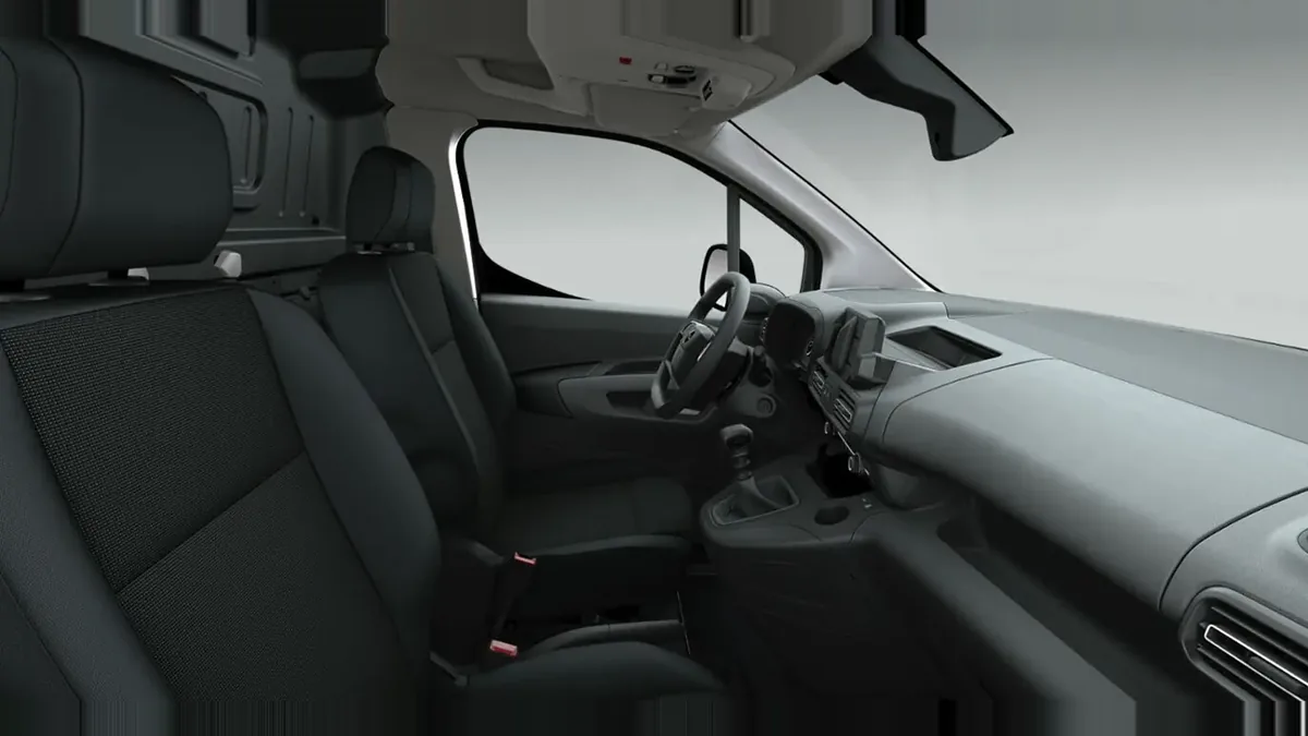 Opel Combo-e Cargo M 800kg en renting en Málaga — Delantera