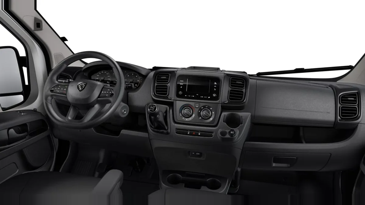 Peugeot Boxer Caja Paquetera Portón L3 3.5T Max BlueHDi 180 S&S 6vel en renting en Málaga — Delantera