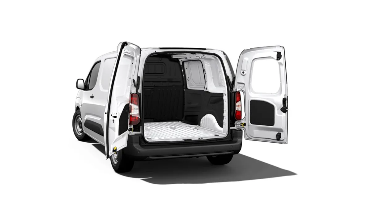 Peugeot Partner Furgón M Diésel 100CV Man en renting en Málaga — Lateral