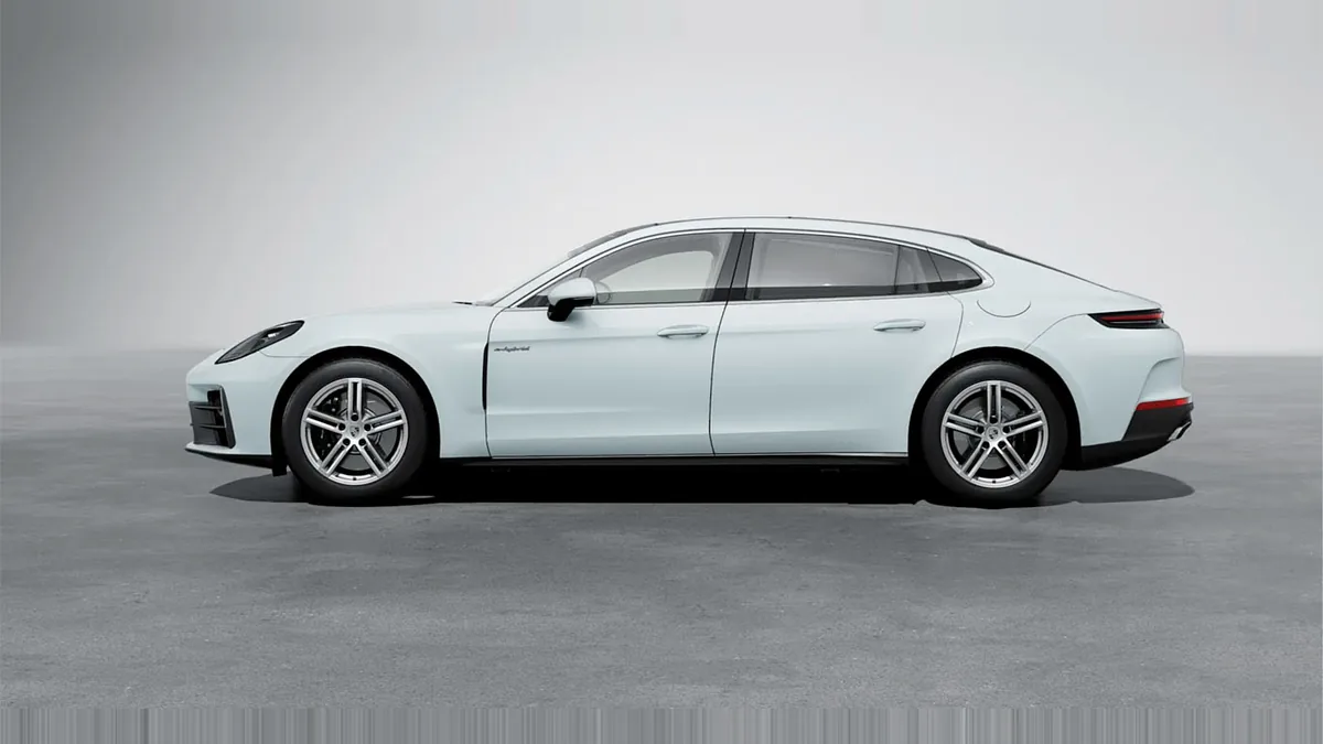 Porsche Panamera 4 E-Hybrid Executive en renting en Málaga — Lateral