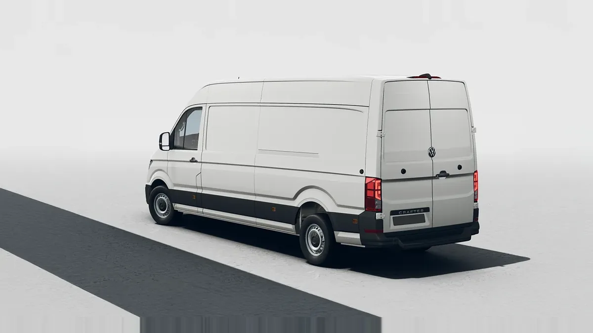 Volkswagen Crafter 35 Furgón BL TA L4H3 2.0 TDI 103kW (140CV) - ISOTERMO en renting en Málaga — Delantera