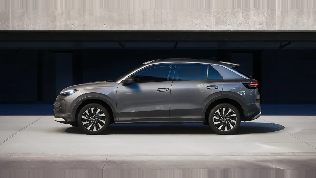 Volkswagen T-ROC Match 1.5 eTSI 150CV DSG en renting en Málaga — Lateral