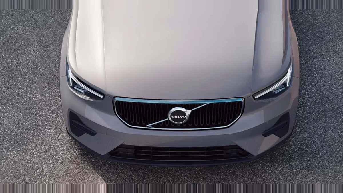 Volvo XC40 2.0 B3 Core G Auto en renting en Málaga — Delantera