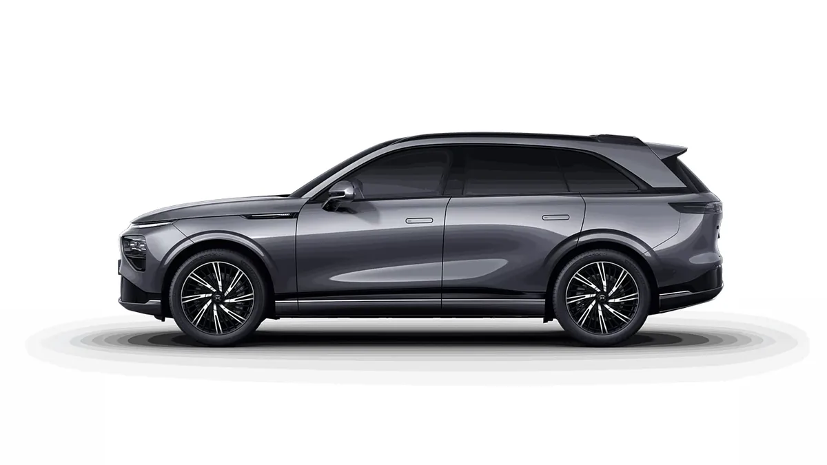 XPENG G9 AWD Performance en renting en Málaga — Lateral
